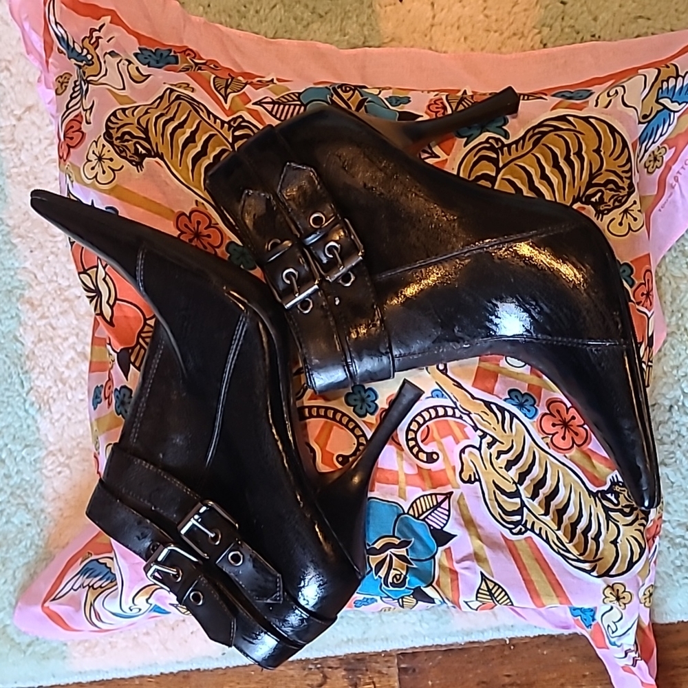 Style & Co. Black pointed toe Buckle high heel booties size 9.5